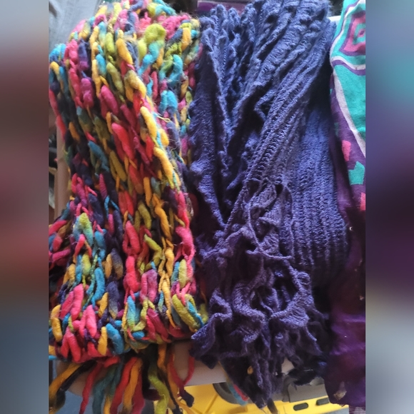 Bundle of scarves - Picture 4 of 4